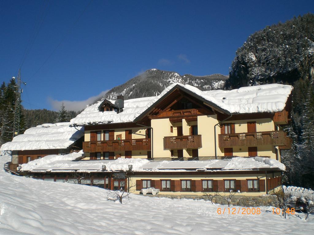 Albergo Nuoitas Форні-ді-Сопра Екстер'єр фото