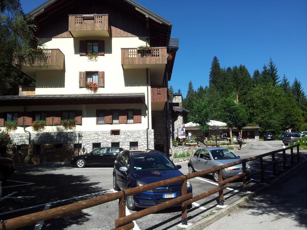 Albergo Nuoitas Форні-ді-Сопра Екстер'єр фото