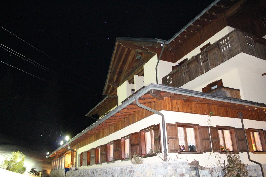 Albergo Nuoitas Форні-ді-Сопра Екстер'єр фото